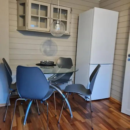 Cozy 2-bedroom With Large Living Area *